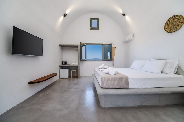 Room 3, Amethyst Luxury Suites - Oia Junior Suite, South Aegean