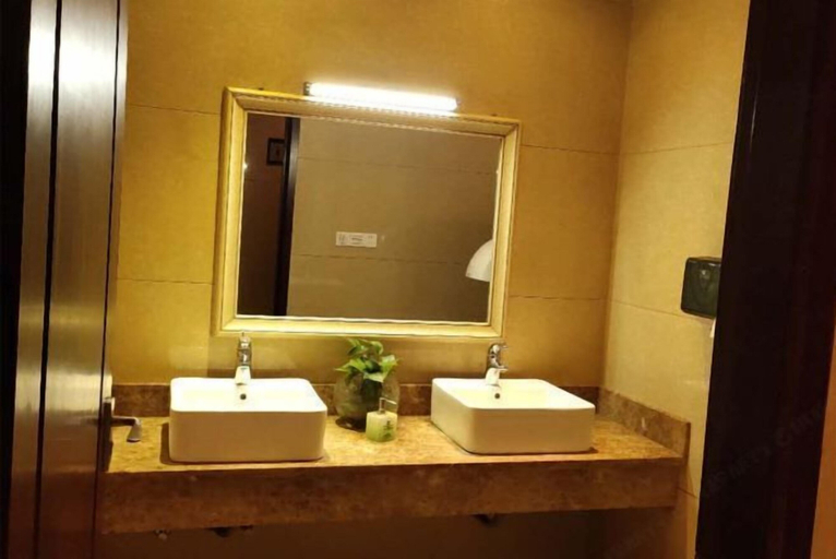 Bathroom 3, Qindao International Hotel, Ningbo