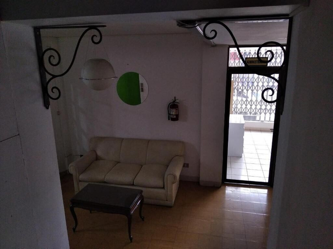Others 5, Hotel Downtown, Pedro Domingo Murillo