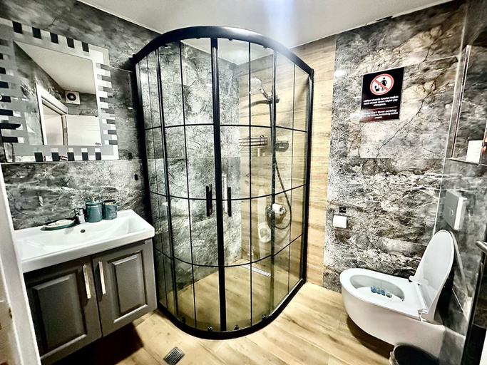 Bathroom 4, Grace Of Golden Stay Suit Taksim, Beyoğlu