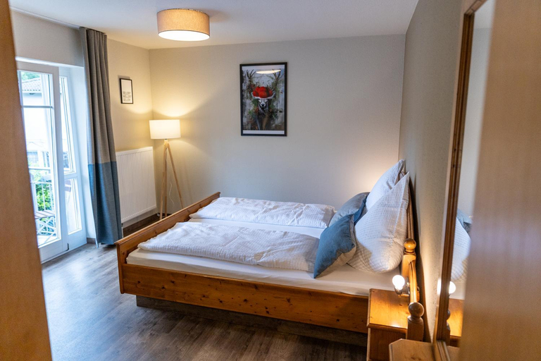 Bedroom 2, Landgasthof & Brauerei Lowen Sasbach, Ortenaukreis