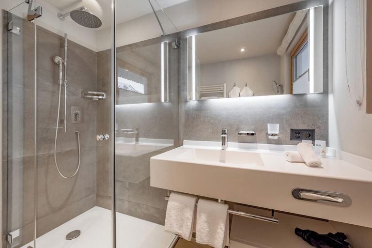 Bathroom 5, Chalet Silvretta Hotel & Spa, Inn