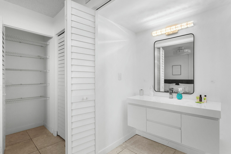 Others 3, Bay Harbor Sunset Apt 4A, Miami-Dade