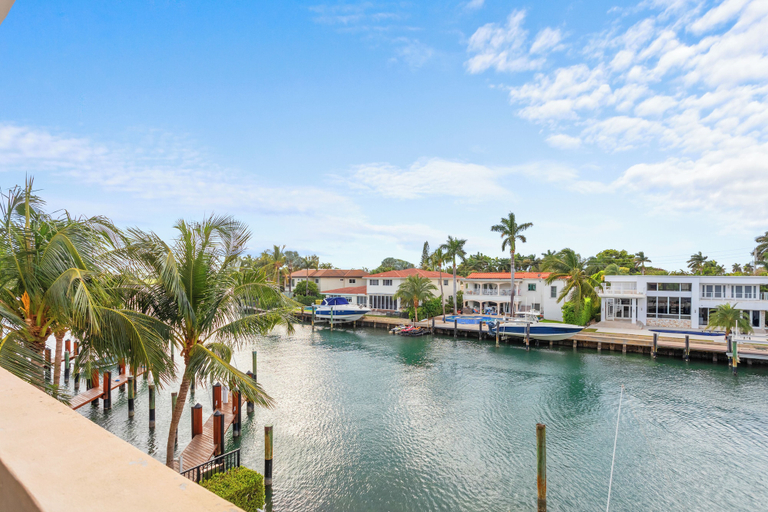 Sport & Beauty, Bay Harbor Sunset Apt 3C, Miami-Dade