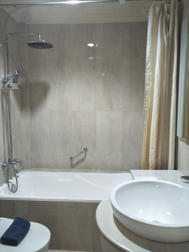 Bathroom 10