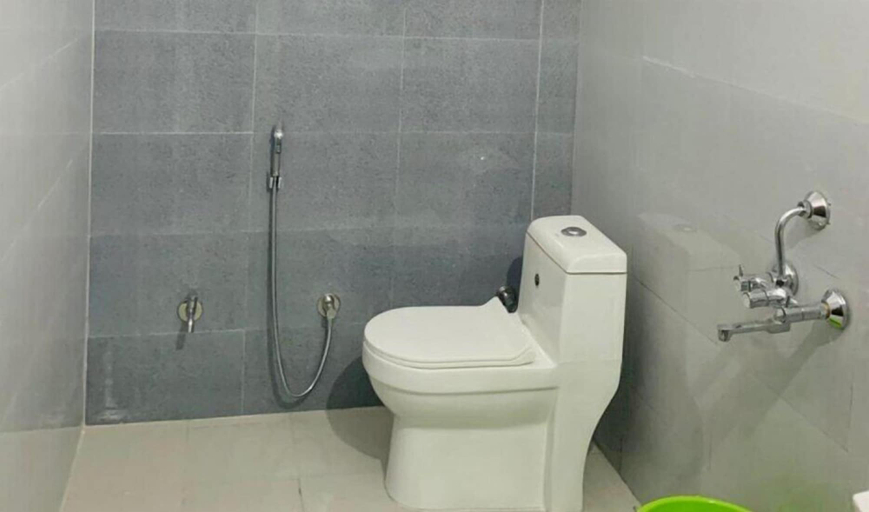 Bathroom 3, Hotel Himsarovar And Restaurant, Chamoli