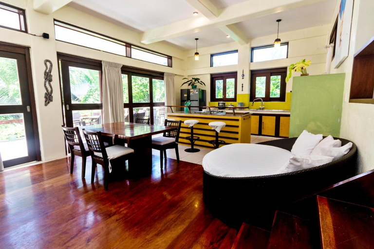 Food & Drinks 4, Babosam Apartments, Malay
