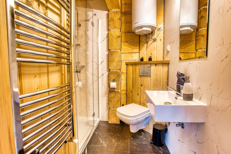 Bathroom 3, Osada Solina, Bieszczady