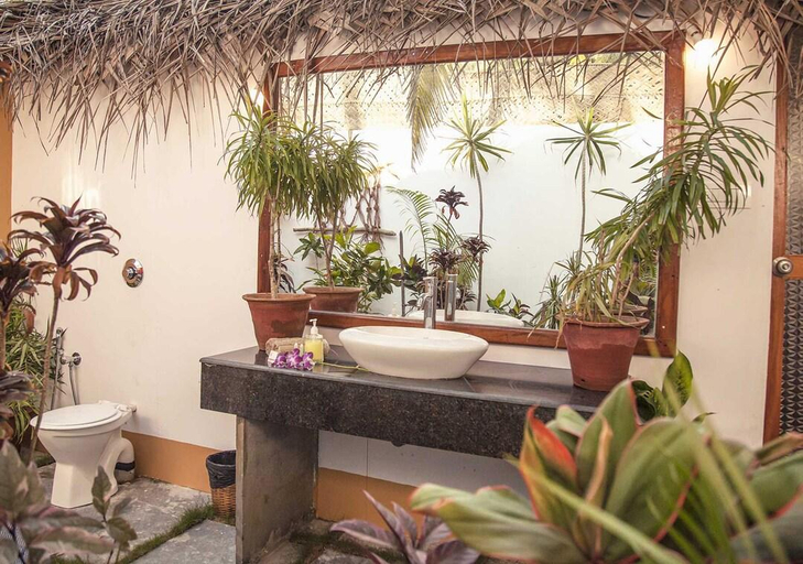Bathroom 4, Mariposa Beach Grove, South Goa