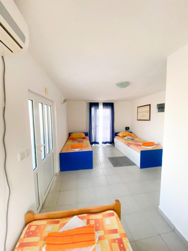 Bedroom 3, Etna Apartments