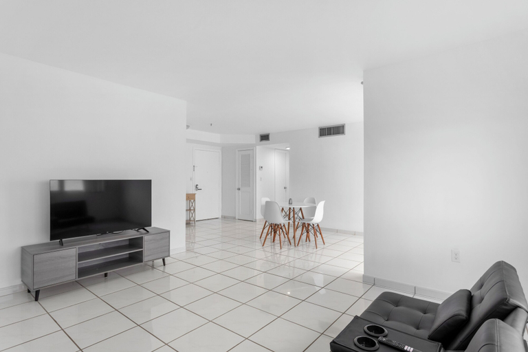 Others 3, Bay Harbor Sunset Apt 4B, Miami-Dade