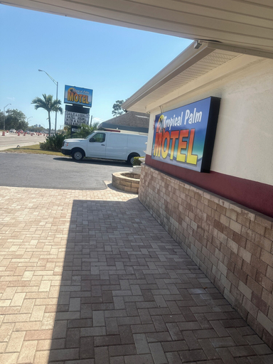 Exterior & Views 2, Tropical Palm Motel, Lee