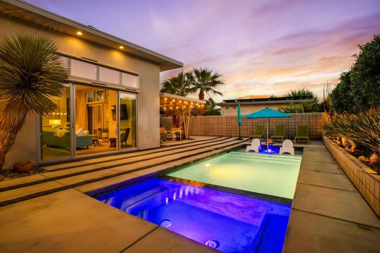 Room 5, Hidden Gem in Palm Springs, Riverside