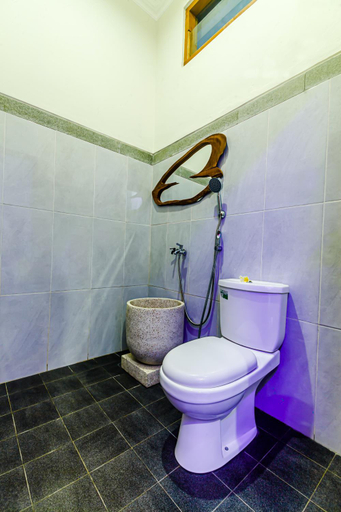 Bathroom 2, Morobudur Guesthouse, Magelang