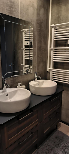 Bathroom 2, Appartement sous les remparts, Aude