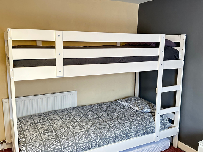 Room 3, Llanidloes - Sleeps 7 - Parking - Pet Friendly, Powys