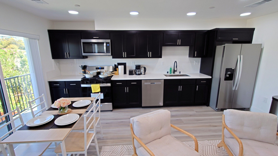 Others 5, Gilmore One, Los Angeles