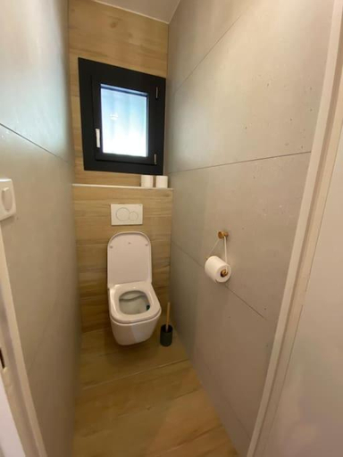 Bathroom 2, Les Rochers du lac, Haute-Savoie