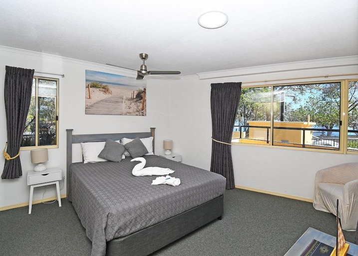 Bedroom 3, Alexander Beachfront Apartments, Hervey Bay - Pt A