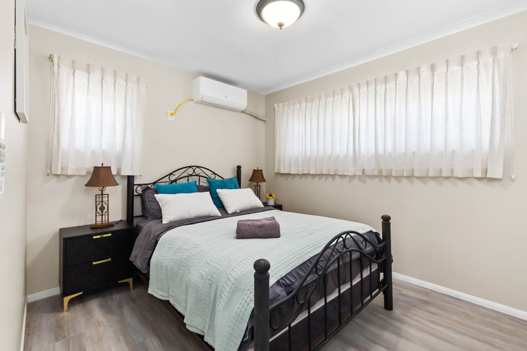 Room 5, Cozy 2BR Home With Bright Interior Relaxing Patio, San Bernardino