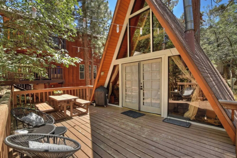 Others 1, Acute A-frame Cabin w WiFi, San Bernardino
