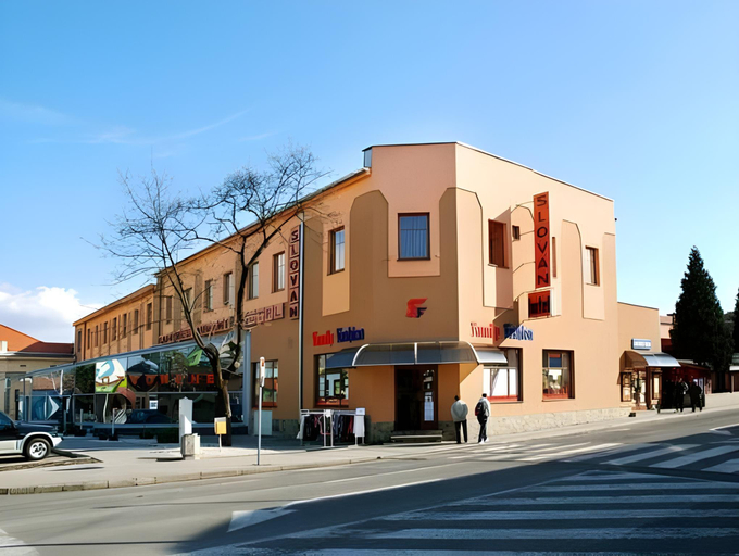 Exterior & Views