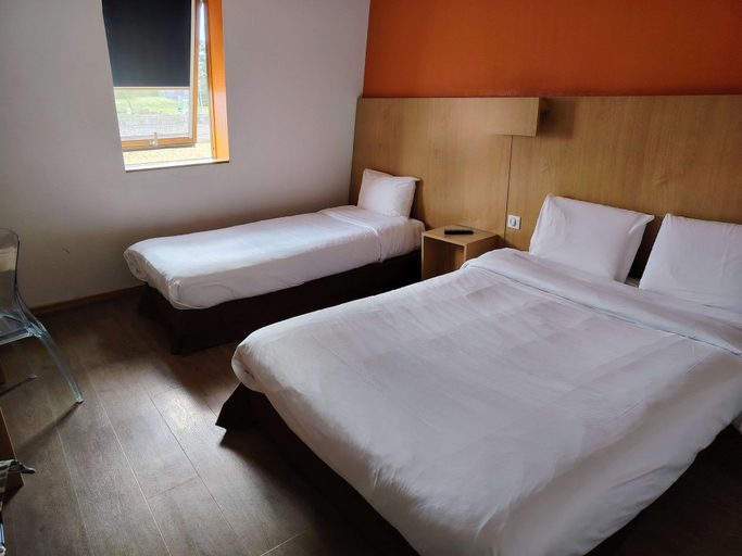 Bedroom 4, Kyriad Laon, Aisne