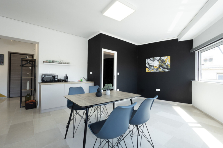 Room 2, Spacious Urban Retreat Central 2-bedroom Haven for 8, Attica