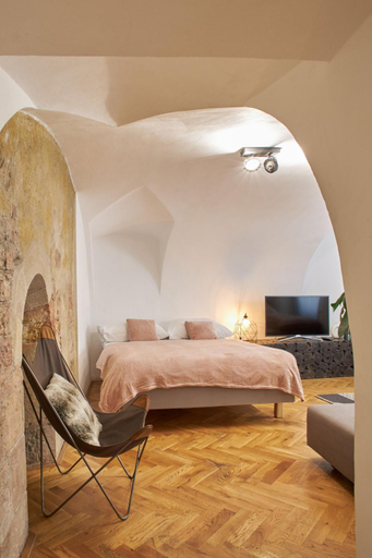 Bedroom 1, Lazenska N°4, Praha 1
