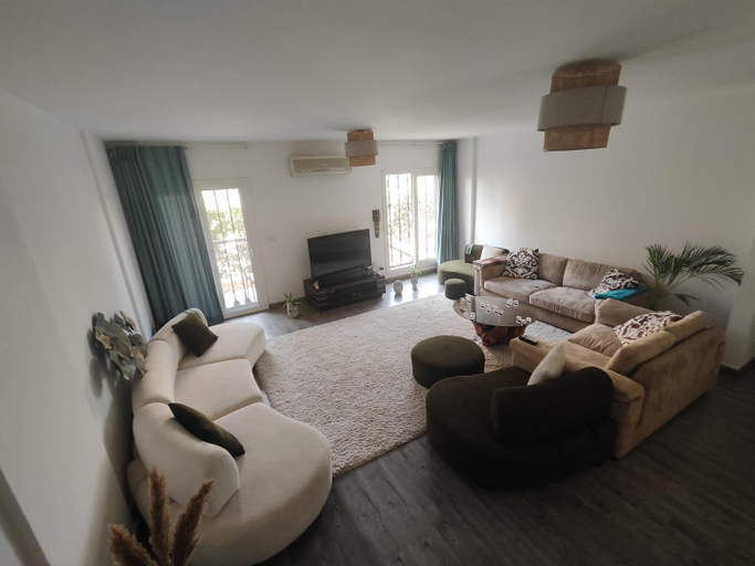 Facilities 4, Luxurious 2 bedroom modern garden apartment Available ensuite private bedroom or whole flat privatel, New Cairo 2