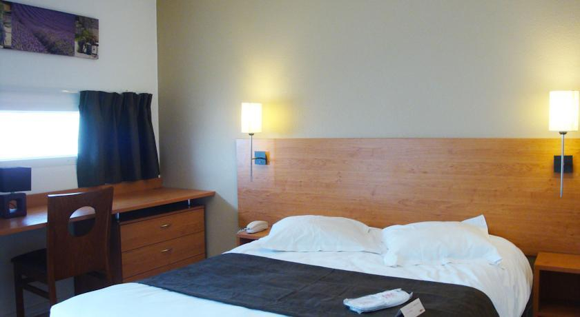 Bedroom 2, Sejours and Affaires La Rochelle Les Minimes, Charente-Maritime