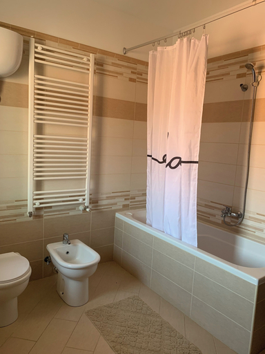 Bathroom 3, Don Michele Apartments, Catanzaro