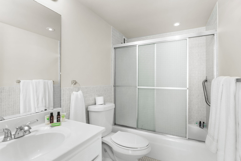 Others 4, Bay Harbor Sunset Apt 5B, Miami-Dade