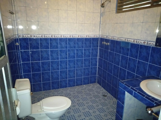 Bathroom 18
