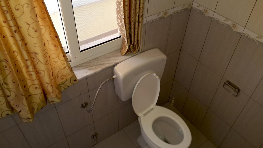 Bathroom 3, Hotel Aquarius, Shkodrës