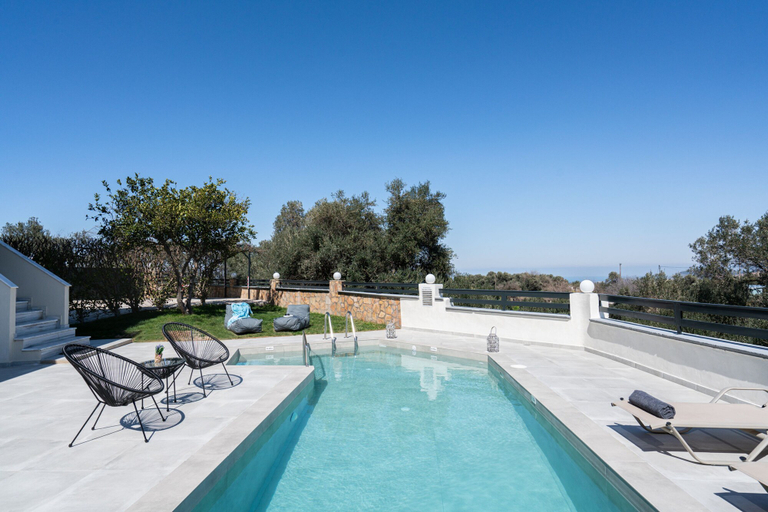 Room 4, Superb Villa - Private Pool Jacuzzi Sauna Gym, Crete