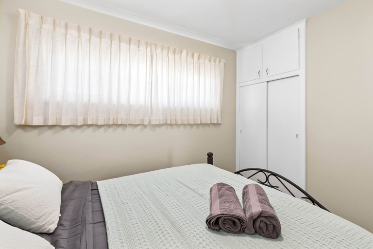 Room 2, Cozy 2BR Home With Bright Interior Relaxing Patio, San Bernardino