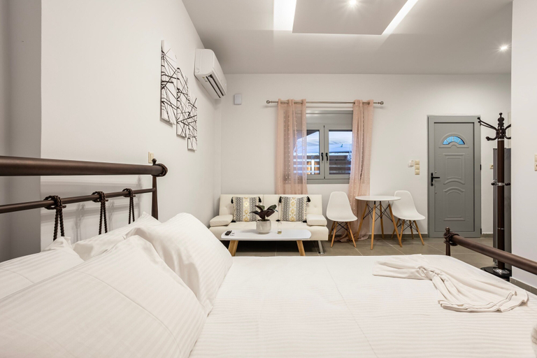 Room 3, Filiatra Welcoming Hideaway - A Cozy Urban Escape, Peloponnese