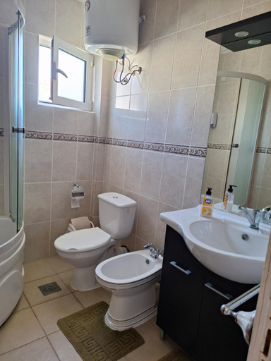 Bathroom, Villa Lyudmila