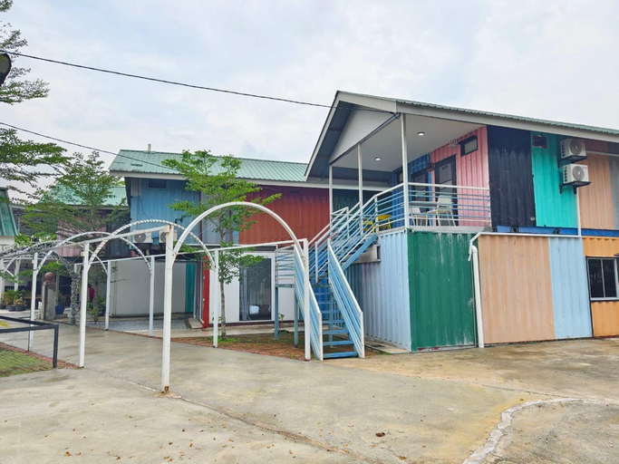 Exterior 12