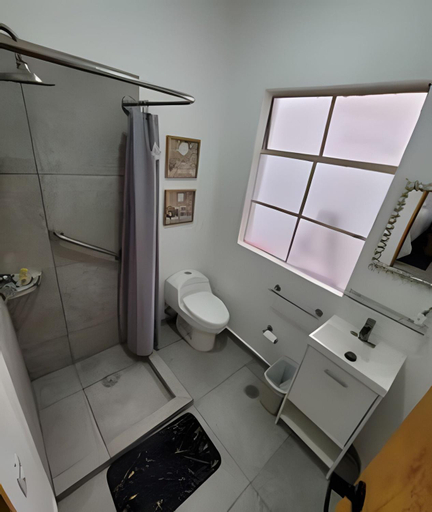 Bathroom 3, Casa Mary, Mexico City