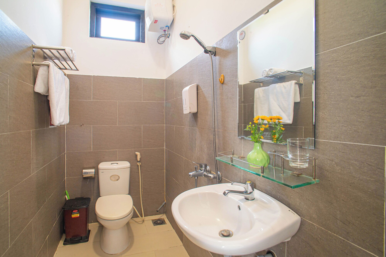 Bathroom 2, Sophia Homestay Hoi An, Da Nang