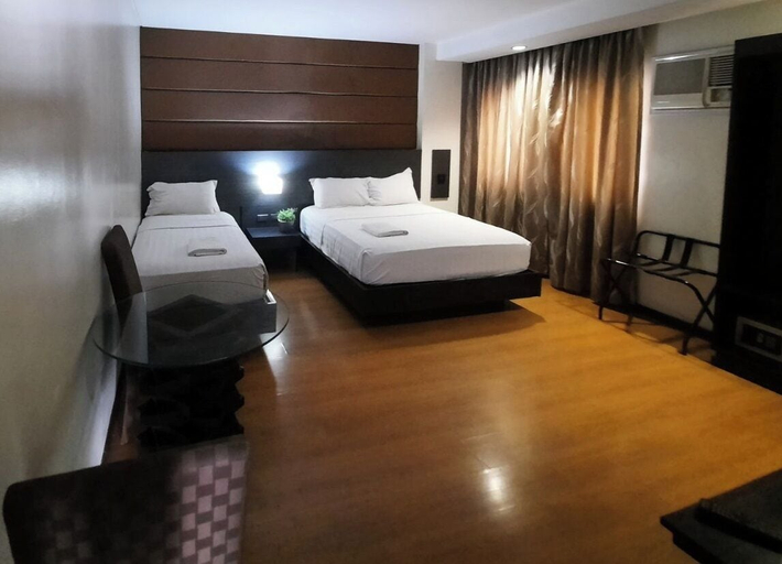Bedroom 3, Lorenzzo Suites Hotel, Makati City