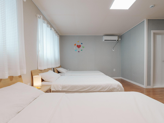 Bedroom 4, Incheon Airport Guesthouse Rainboots , Jung