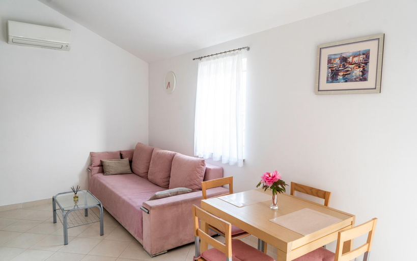 Others 5, Apartments Lila, Cres