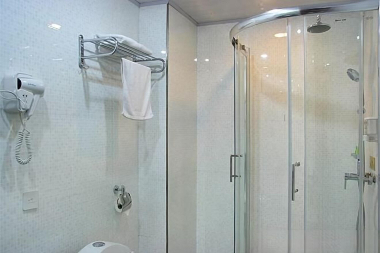 Bathroom 4, New Era Hotel (Shanxi Provincial Government), Taiyuan
