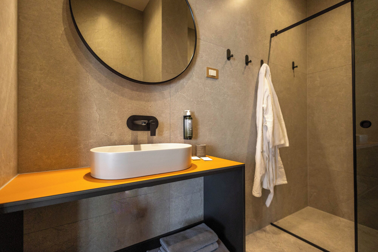 Bathroom 3, East Coast Deluxe Rooms, Split