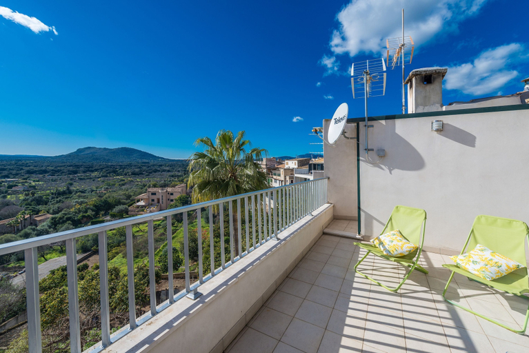 Room 5, Biali in Buger With 4 Bedrooms and 2 Bathrooms, Baleares