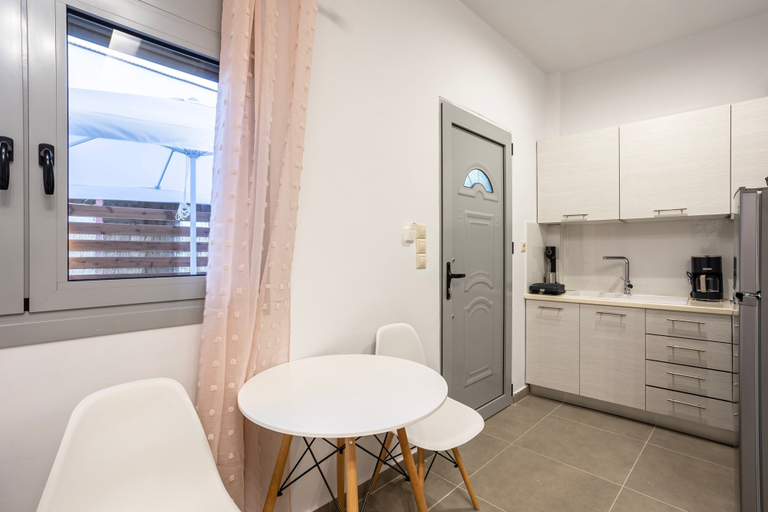 Room 2, Filiatra Welcoming Hideaway - A Cozy Urban Escape, Peloponnese