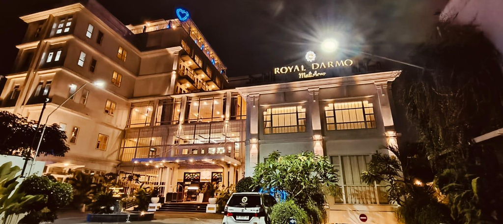 Exterior & Views